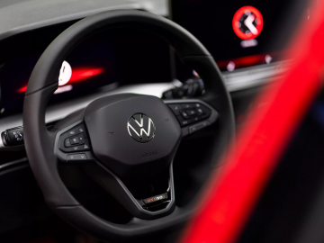 VW Golf GTI Edition 50 - Zn&oacute;w nr 1 na N&uuml;rburgringu